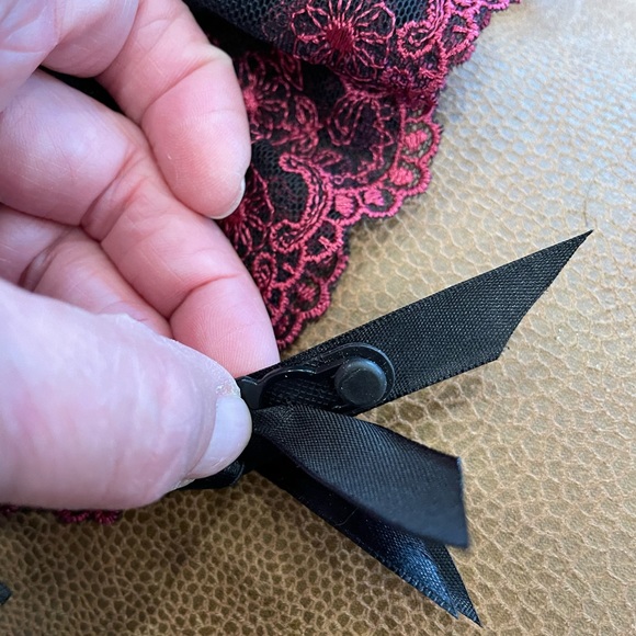 Black and Pink Lace Corset - Picture 11 of 15